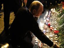 Владимир Путин почтил память погибших в петербургском метро