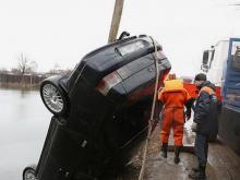 В утонувшем в Волжске автомобиле с тремя погибшими оказался житель Татарстана (видео)