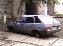 Разбил, схватил и убежал...