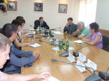 50 процентов - мэру, 50 процентов - городу?