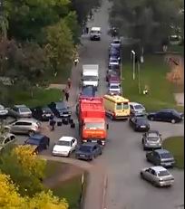 Утренняя субботняя пробка в одном из дворов Набережных Челнов