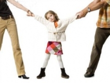 Отец-полицейский угрожает отобрать ребенка