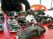 Автомобили на столах