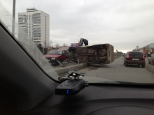 В Набережных Челнах на развороте перевернулся автомобиль 