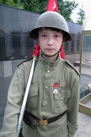 Айдар надел медаль своего прадеда, Гания Каюмова