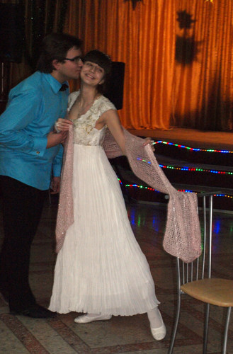 Игра в живые картины. Гости угадали что это &laquo;Поцелуй украдкой&raquo;.