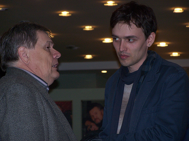 Приехавший из Москвы критик Александр Иняхин надолго завладел вниманием Александра Маркина.