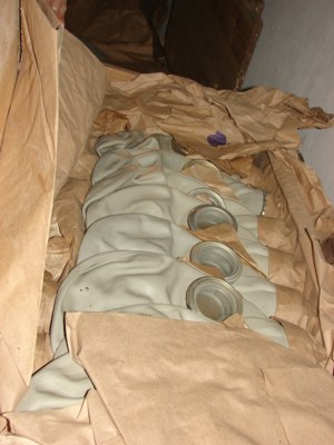 - На складе - ящики с противогазами 1976 года выпуска, разобранные пружинные кровати.