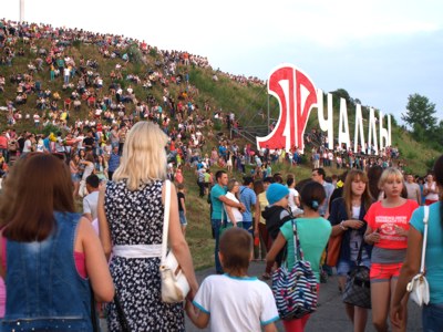 Может, по голливудскому примеру, кроме букв на холме, появится и аллея звезд на набережной? Может, по голливудскому примеру, кроме букв на холме, появится и аллея звезд на набережной?