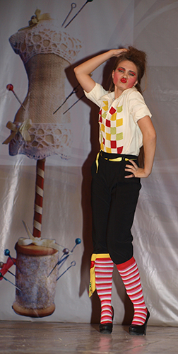 Немного хулиганства от организаторов, театра моды &laquo;Арт-Каприз&raquo;. Шуточная сценка про модниц.