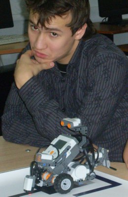 - Робот, придуманный учащимися лицея-интерната инновационных технологий №36, может &laquo;работать&raquo; охранником.