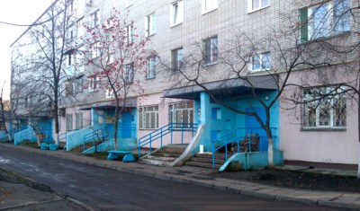 Это блок «Б» (подъезды с 9-го по 12-й), к которому на машине подъехать можно только с проспекта Мусы Джалиля. На табличках подъездов обоих боков нумерация и литеры сейчас указаны верно. Можно ориентироваться и по ним. Это блок «Б» (подъезды с 9-го по 12-й), к которому на машине подъехать можно только с проспекта Мусы Джалиля. На табличках подъездов обоих боков нумерация и литеры сейчас указаны верно. Можно ориентироваться и по ним.