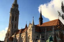 Затем он остановил свой взгляд на церкви пресвятой Богородицы, которая с 1541 года до 1686-го была мечетью