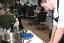 Родители в это время наблюдали, как шеф-повар Роберт готовит ризотто с утиным филе и грибами вёшенками.