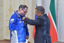 В казанском Кремле команду 'КАМАЗ-мастер' угостили оригинальным тортом