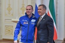 В казанском Кремле команду 'КАМАЗ-мастер' угостили оригинальным тортом