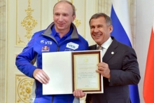 В казанском Кремле команду 'КАМАЗ-мастер' угостили оригинальным тортом