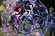 Произведение искусства, посвященное Верховному лидеру Ирана аятолле Али Хаменеи - его имя здесь написано 51 раз.