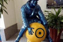 Инсталляция непонятного предназначения в технопарке 'Пардис'.