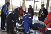 МЧС, скорая помощь, врачи и полицейские спасали людей на вокзале