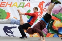 Челнинцы разукрасили себя на Фестивале красок