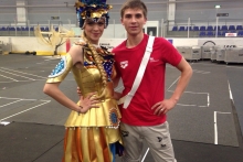 Девушка из Набережных Челнов на параде шлепала в резиновых тапочках