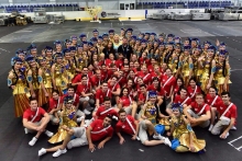 Девушка из Набережных Челнов на параде шлепала в резиновых тапочках