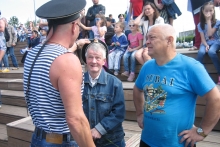 Моряков на празднике попросили «не увлекаться алкоголем»