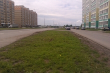 Новый комплекс - без тротуаров и бордюров