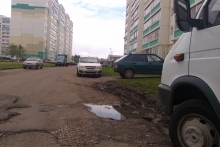 Новый комплекс - без тротуаров и бордюров