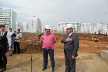 В первый камень строящейся школы заложили послание потомкам