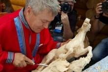 На казанском Сабантуе Рустам Минниханов сфотографировал самогонщика