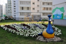 Первые композиции к фестивалю цветов появились во дворах Набережных Челнов