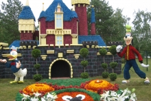 На фестивале цветов победу одержал «парк юрского периода» от компании «Махалля»