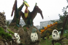 На фестивале цветов победу одержал «парк юрского периода» от компании «Махалля»