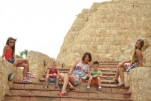 Большая семья вернулась с курорта Шарм-эль-Шейх