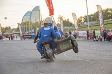 Гонщики команды  'КАМАЗ-мастер' пересели на военные мотоциклы