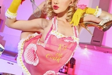 Экс-челнинка Юлия Гюнтель презентовала эротический календарь на 2016 год