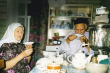 «Дорогие мои старики»: какими их видят молодые фотографы