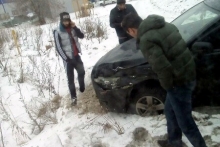 Утром в Набережных Челнах сгорел автомобиль. Еще одна машина столкнулась с трамваем