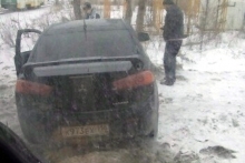 Утром в Набережных Челнах сгорел автомобиль. Еще одна машина столкнулась с трамваем