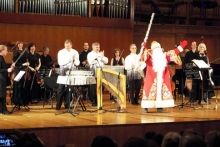 В Органном зале исполнили 'Серенаду уходящему году' под звуки хрустальных бокалов