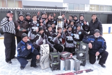 В юношеском хоккейном турнире победила команда «Белые Медведи»