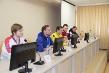 Актеры сериала 'Молодежка' и хоккеисты МХЛ пообщались с пациентами КДМЦ