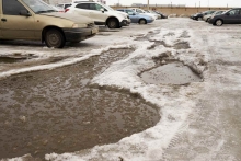 Автостоянка превратилась в болото