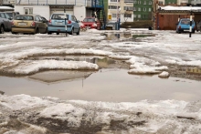 Автостоянка превратилась в болото