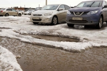 Автостоянка превратилась в болото