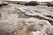 Автостоянка превратилась в болото