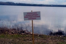 На озере за Автостанцией перевернулась резиновая лодка с пьяным рыбаком