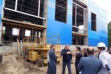 В новом 50-метровом бассейне в парке 'Гренада' смогут плавать одновременно 120 человек